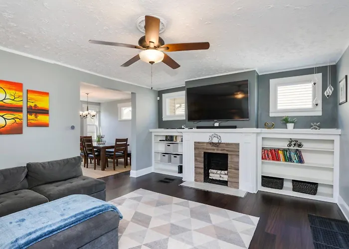 Modern 3br W Yard Garage *