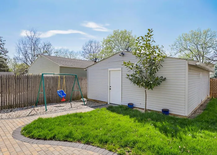 Modern 3br W Yard Garage *