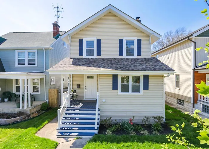 Modern 3br W Yard Garage *