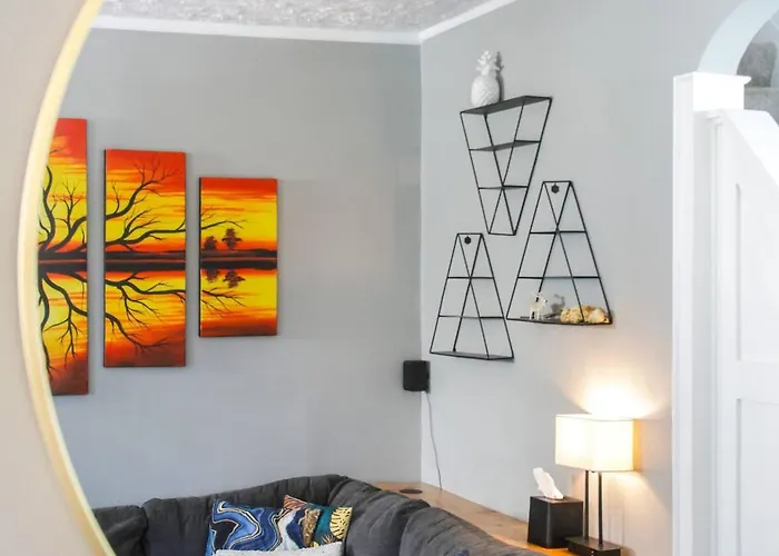Modern 3br W Yard Garage Holiday home *