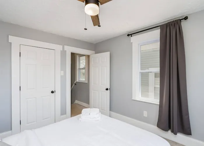 Modern 3br W Yard Garage Columbus