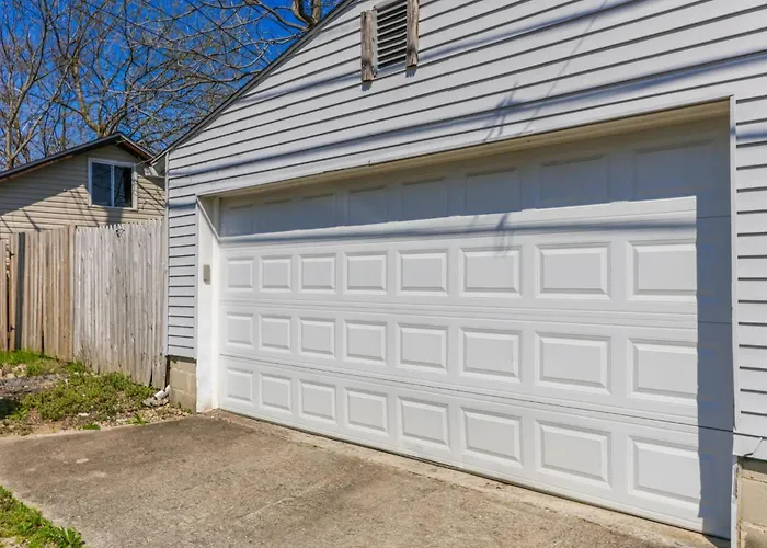 Holiday home Modern 3br W Yard Garage *